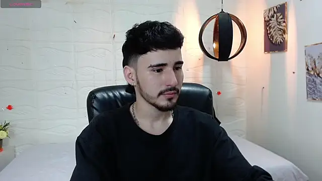 Snapshot of DmitriSanders chatting on 12-19-24, 10:00 DmitriSanders online show from 12-19-24, 10:00