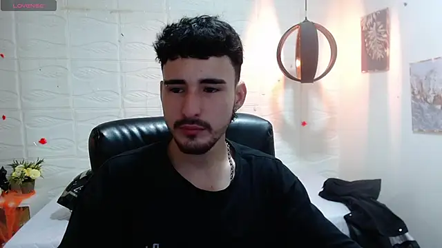 Snapshot of DmitriSanders chatting on 12-21-24, 09:15 DmitriSanders online show from 12-21-24, 09:15