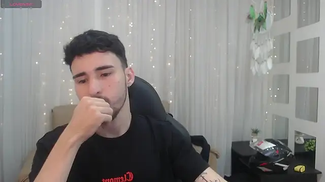 Snapshot of DmitriSanders chatting on 12-26-24, 08:21 DmitriSanders online show from 12-26-24, 08:21