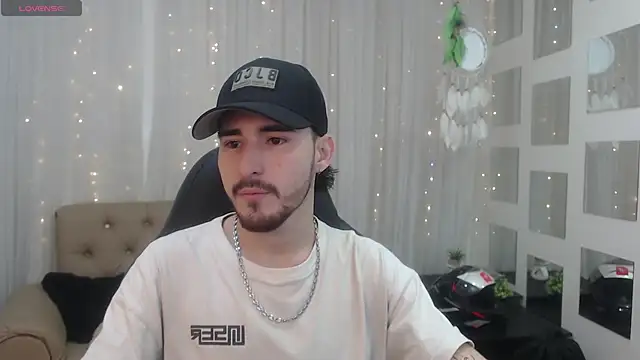 Snapshot of DmitriSanders chatting on 12-28-24, 03:15 DmitriSanders online show from 12-28-24, 03:15