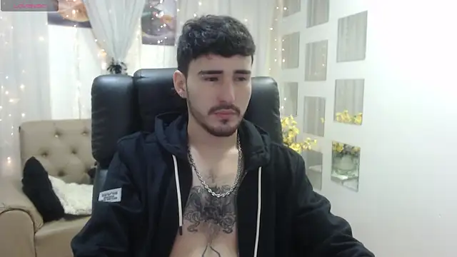 Snapshot of DmitriSanders chatting on 01-04-25, 06:51 DmitriSanders online show from 01-04-25, 06:51