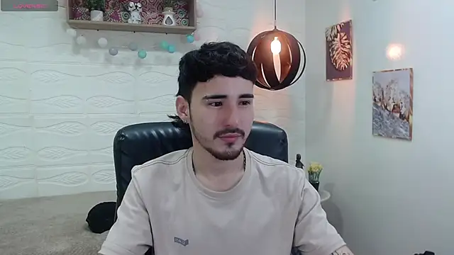 Snapshot of DmitriSanders chatting on 01-06-25, 08:39 DmitriSanders online show from 01-06-25, 08:39