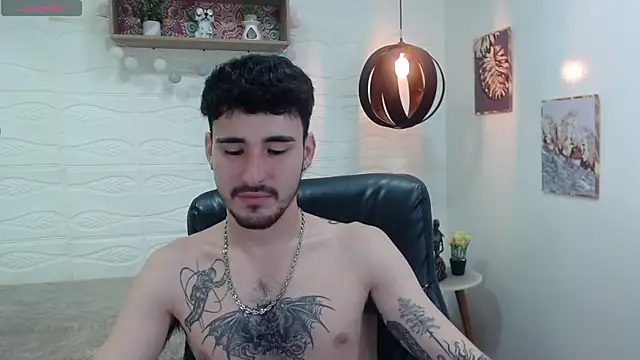 Snapshot of DmitriSanders chatting on 01-06-25, 11:42 DmitriSanders online show from 01-06-25, 11:42