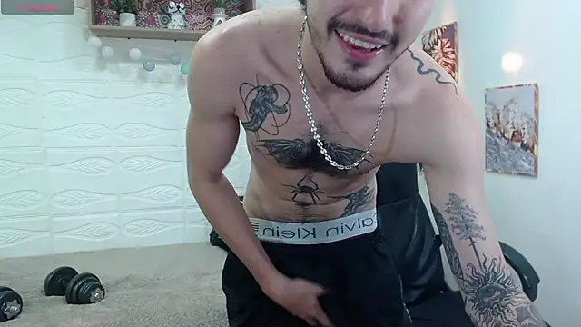 Snapshot of DmitriSanders chatting on 01-07-25, 02:53 DmitriSanders online show from 01-07-25, 02:53