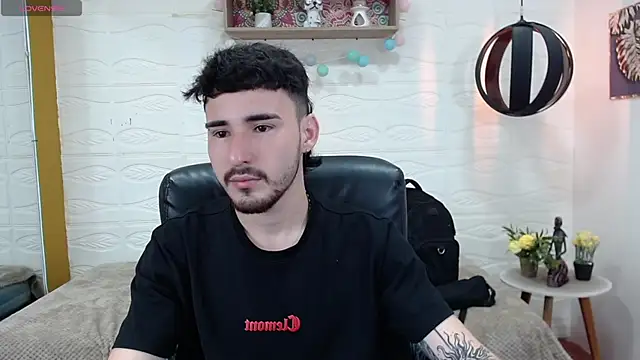 Snapshot of DmitriSanders chatting on 01-13-25, 11:17 DmitriSanders online show from 01-13-25, 11:17