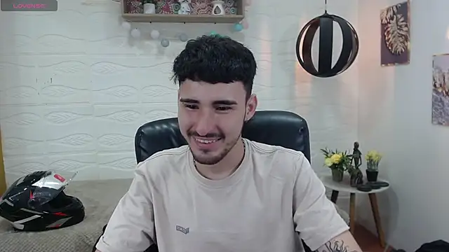 Snapshot of DmitriSanders chatting on 01-20-25, 08:07 DmitriSanders online show from 01-20-25, 08:07