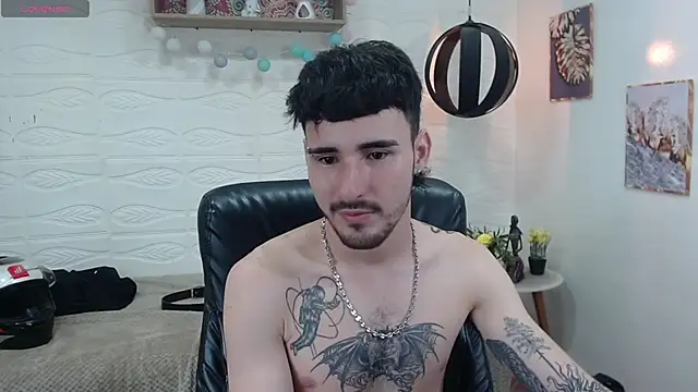 Snapshot of DmitriSanders chatting on 01-20-25, 11:10 DmitriSanders online show from 01-20-25, 11:10