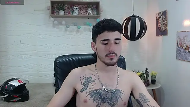 Snapshot of DmitriSanders chatting on 01-21-25, 11:45 DmitriSanders online show from 01-21-25, 11:45