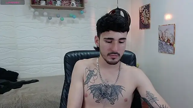 Snapshot of DmitriSanders chatting on 01-23-25, 12:04 DmitriSanders online show from 01-23-25, 12:04