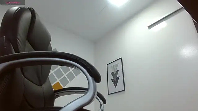 Snapshot of DmitriSanders chatting on 01-26-25, 02:41 DmitriSanders online show from 01-26-25, 02:41