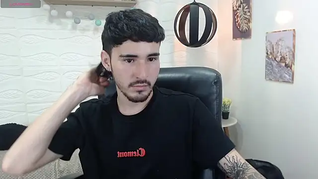 Snapshot of DmitriSanders chatting on 01-29-25, 12:01 DmitriSanders online show from 01-29-25, 12:01