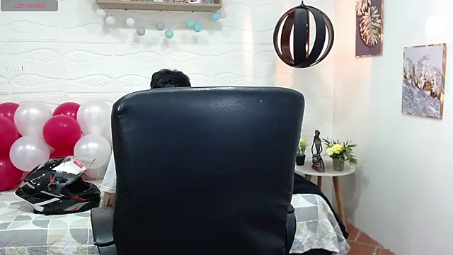 Snapshot of DmitriSanders chatting on 02-14-25, 08:26 DmitriSanders online show from 02-14-25, 08:26