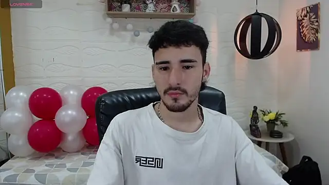 Snapshot of DmitriSanders chatting on 02-18-25, 08:25 DmitriSanders online show from 02-18-25, 08:25