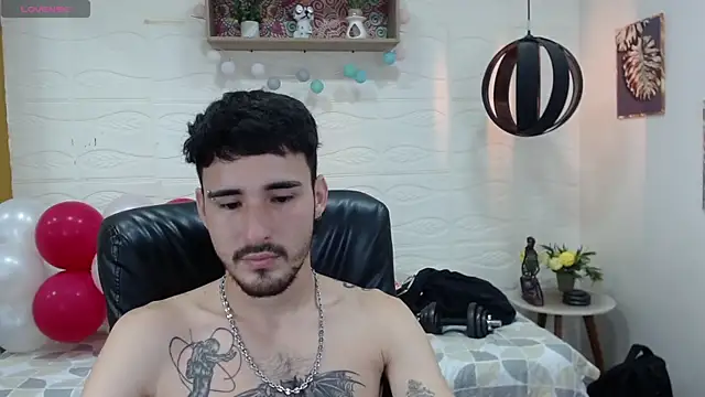 Snapshot of DmitriSanders chatting on 02-18-25, 11:30 DmitriSanders online show from 02-18-25, 11:30