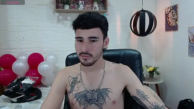 Snapshot of DmitriSanders chatting on 02-21-25, 12:05 DmitriSanders online show from 02-21-25, 12:05