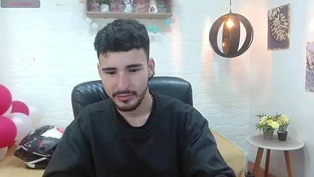 Snapshot of DmitriSanders chatting on 03-08-25, 11:48 DmitriSanders online show from 03-08-25, 11:48