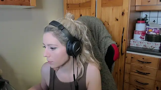 Lisaonthemoon online show from 12-12-24, 11:03