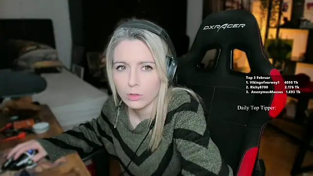 Lisaonthemoon online show from 02-13-25, 07:21