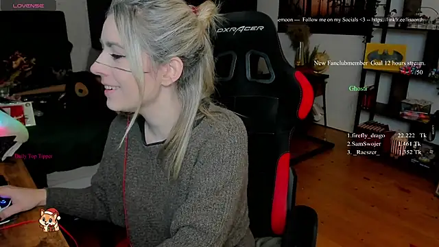 Lisaonthemoon online show from 12-18-25, 06:58