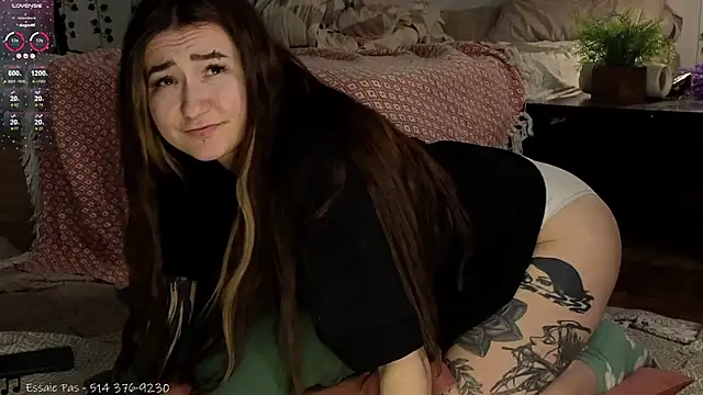 Megan  Hart online show from 12-22-24, 11:00