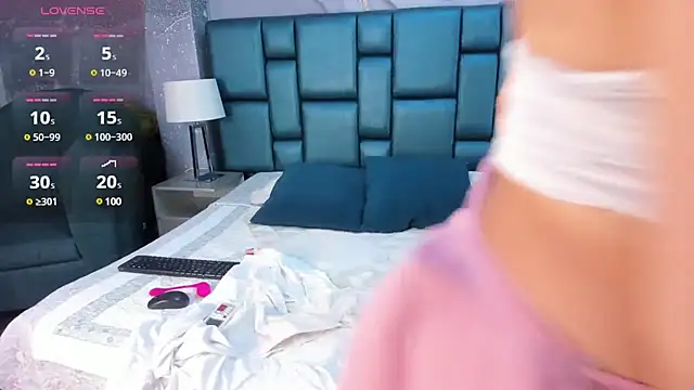 Snapshot of Nahomi_Wild chatting on 12-06-24, 08:29 Nahomi Wild online show from 12-06-24, 08:29