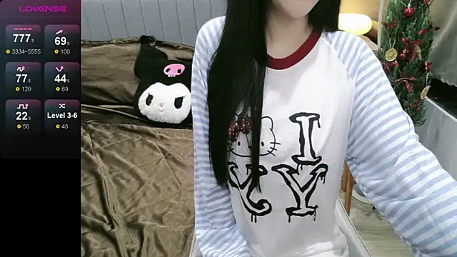 Snapshot of _Viviann_ chatting on 12-21-25, 01:35 Viviann online show from 12-21-25, 01:35