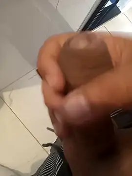 Snapshot of dredre1069 chatting on 01-14-25, 02:00 dredre1069 online show from 01-14-25, 02:00