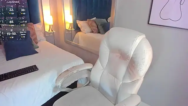 Snapshot of CheneellLorens chatting on 12-07-24, 05:31 CheneellLorens online show from 12-07-24, 05:31