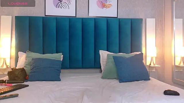 Snapshot of CheneellLorens chatting on 03-06-25, 07:43 CheneellLorens online show from 03-06-25, 07:43