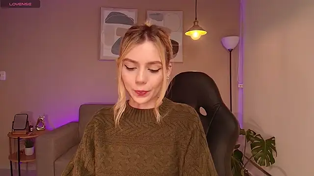 Snapshot of MirandaShaw chatting on 02-09-25, 11:36 MirandaShaw online show from 02-09-25, 11:36