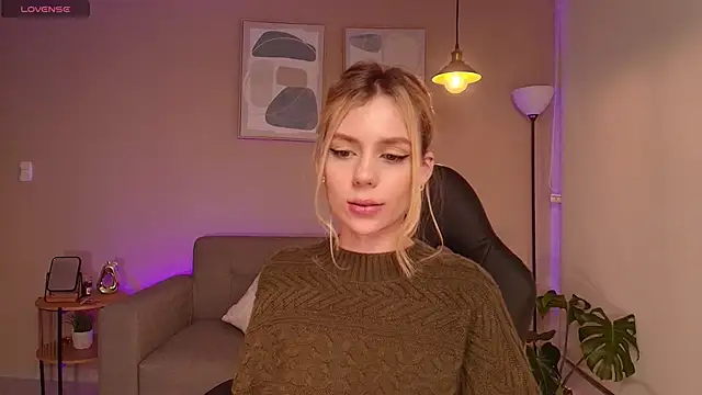 Snapshot of MirandaShaw chatting on 02-10-25, 02:41 MirandaShaw online show from 02-10-25, 02:41