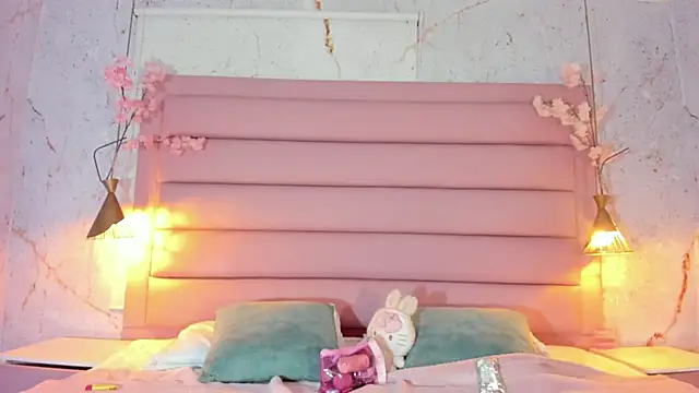 Lezy  online show from 10-16-25, 07:37