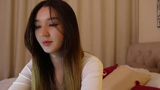 Snapshot of Sarasuo1 chatting on 01-09-25, 12:19 Sarasuo1 online show from 01-09-25, 12:19