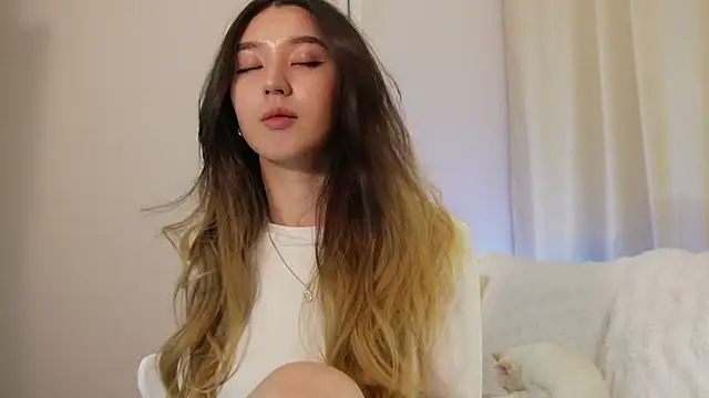 Snapshot of Sarasuo1 chatting on 01-22-25, 12:38 Sarasuo1 online show from 01-22-25, 12:38