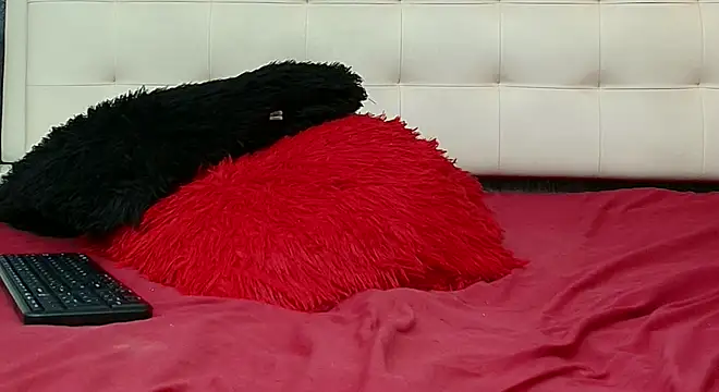 Cloeandtyfanny online show from 04-16-26, 09:39