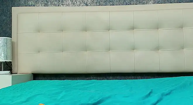 Cloeandtyfanny online show from 04-18-26, 07:40