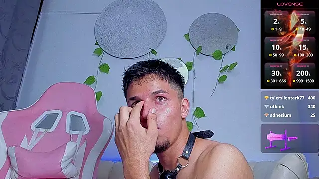 Snapshot of Issac_james_ chatting on 01-12-25, 10:45 Issac james  online show from 01-12-25, 10:45