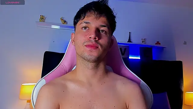 Snapshot of Issac_james_ chatting on 10-14-25, 04:02 Issac james  online show from 10-14-25, 04:02