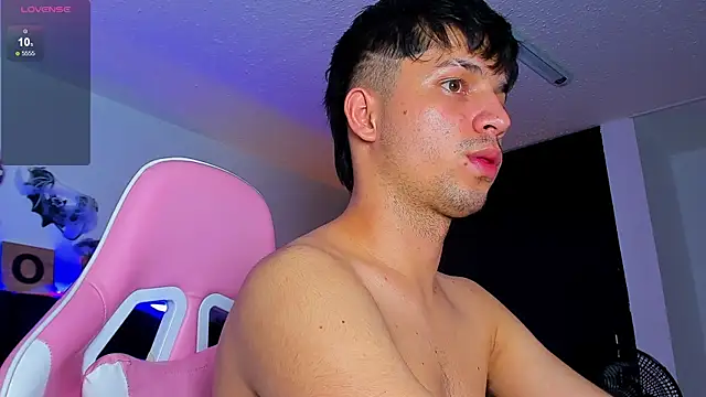 Snapshot of Issac_james_ chatting on 10-28-25, 08:18 Issac james  online show from 10-28-25, 08:18