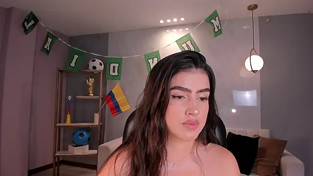 PaulinaSantos  online show from 06-15-26, 08:22