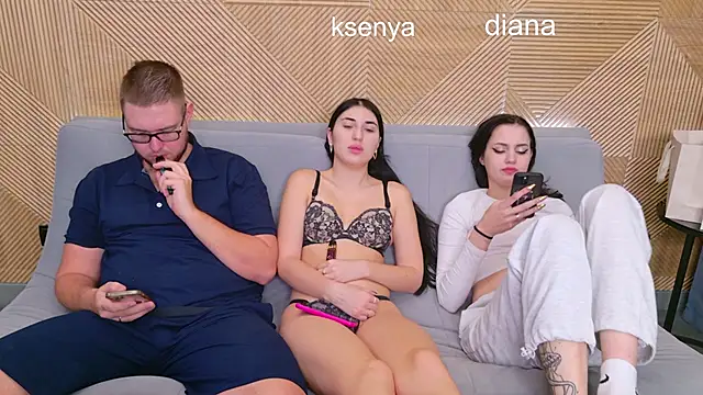 Ksenny online show from 11-28-25, 02:58