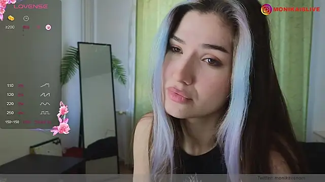 Snapshot of monikavenom chatting on 01-17-25, 09:28 monikavenom online show from 01-17-25, 09:28