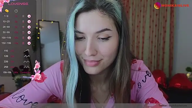 Snapshot of monikavenom chatting on 02-14-25, 07:12 monikavenom online show from 02-14-25, 07:12