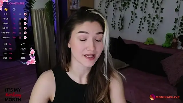 Snapshot of monikavenom chatting on 09-09-25, 10:09 monikavenom online show from 09-09-25, 10:09