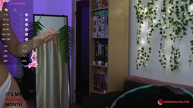 Snapshot of monikavenom chatting on 09-13-25, 12:21 monikavenom online show from 09-13-25, 12:21