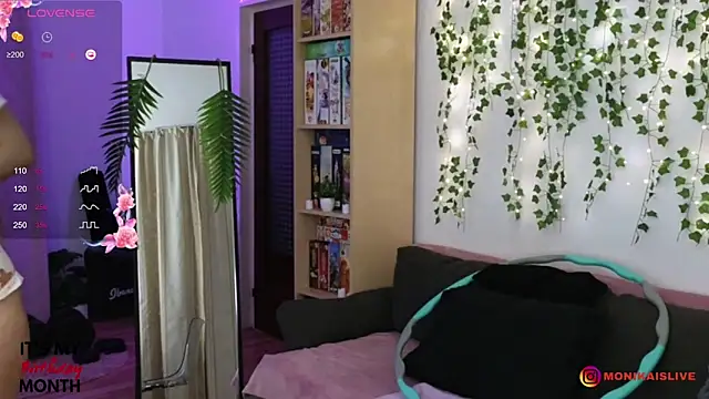 Snapshot of monikavenom chatting on 09-15-25, 01:16 monikavenom online show from 09-15-25, 01:16