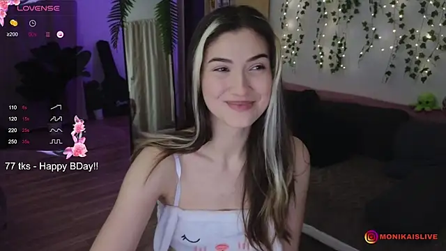 Snapshot of monikavenom chatting on 09-20-25, 08:10 monikavenom online show from 09-20-25, 08:10