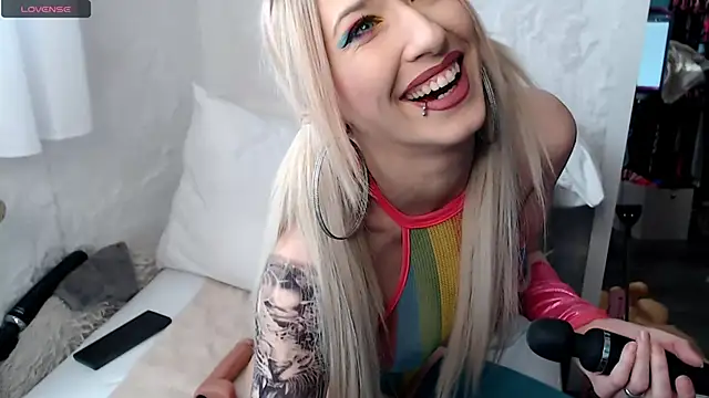 Snapshot of Julia-Sugar chatting on 03-05-25, 03:29 Julia-Sugar online show from 03-05-25, 03:29