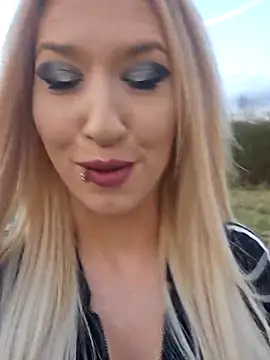 Snapshot of Julia-Sugar chatting on 03-22-25, 05:20 Julia-Sugar online show from 03-22-25, 05:20