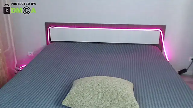 Snapshot of RonnieMilles chatting on 09-18-25, 07:27 RonnieMilles online show from 09-18-25, 07:27